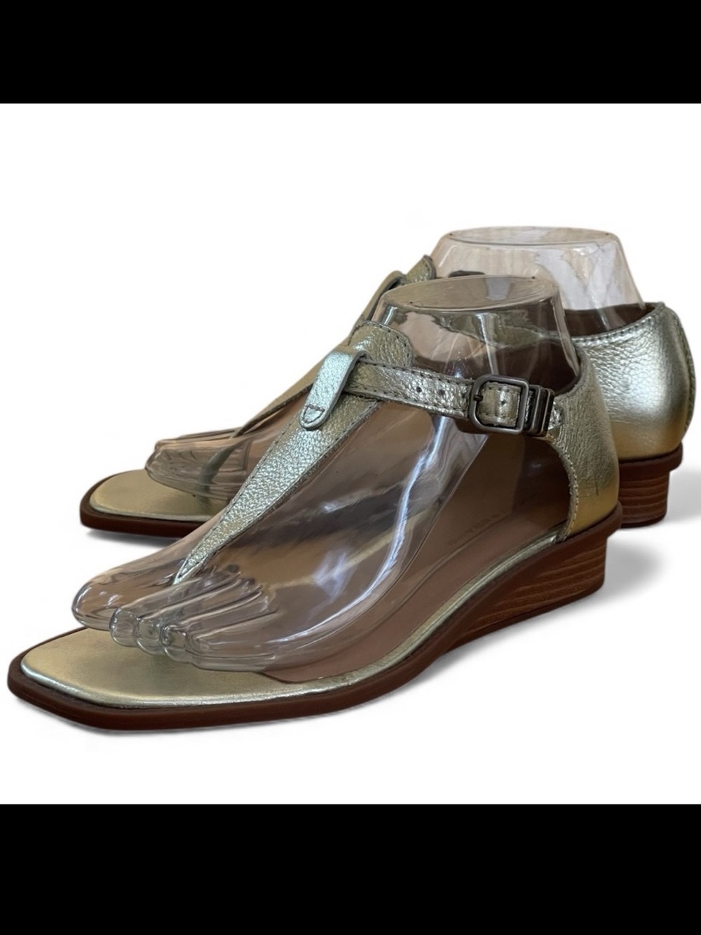 Lucky Brand Annamae Gold Metallic Leather Thong Sandals Sz 6.5 Wedge Heel Buckle